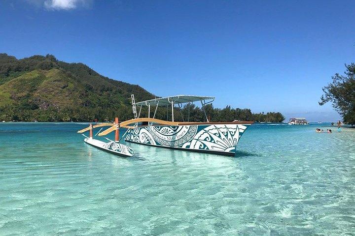 a small boat in a body of water