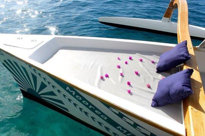 a small boat in a pool of water